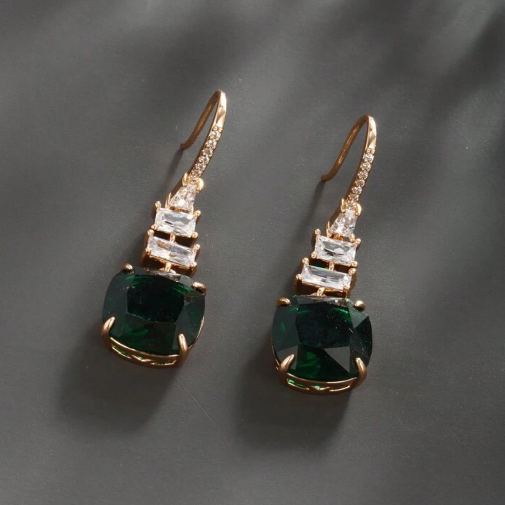 🌷New🌷 Luxurious & Elegant Green Toned Earrings
